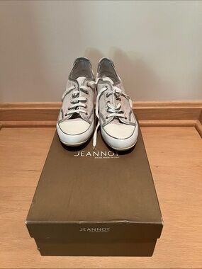 Women’s Light Beige Suede Lace-Up Sneakers